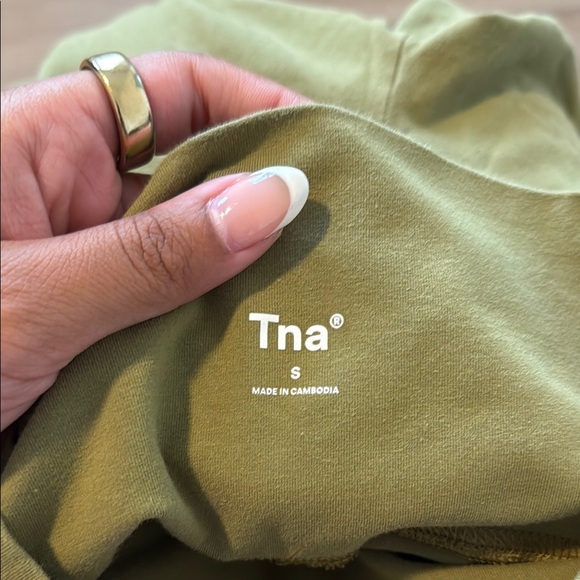 Aritzia TNA Chill Atmosphere Bell Hi-rise Legging - Picture 7 of 7